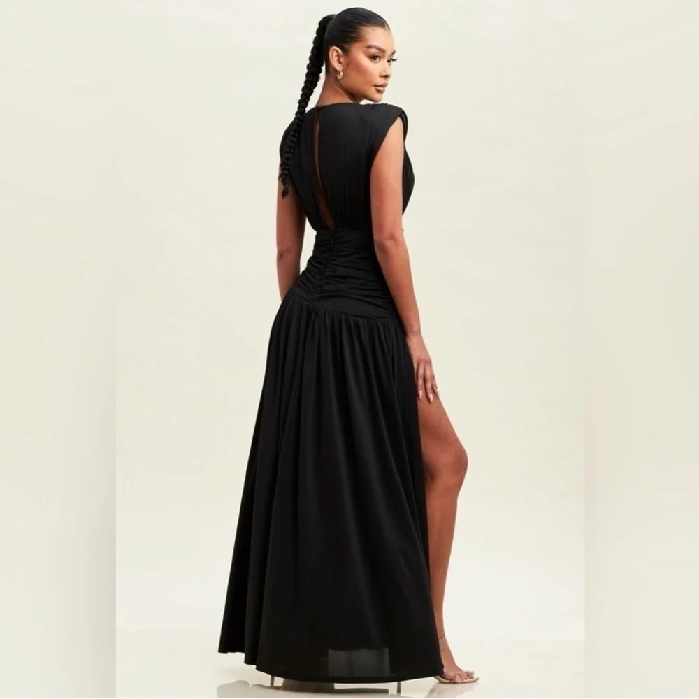 NWT Luxxel Ruched Side Slit Open Back Maxi Dress - Size Small - Picture 2 of 5